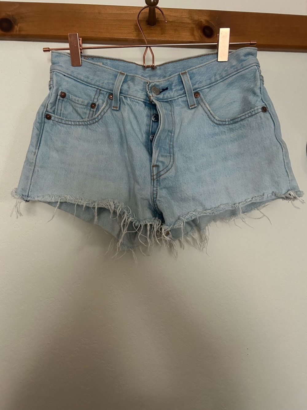 Light wash Levi shorts